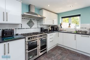 Kitchen/Breakfast Room- click for photo gallery